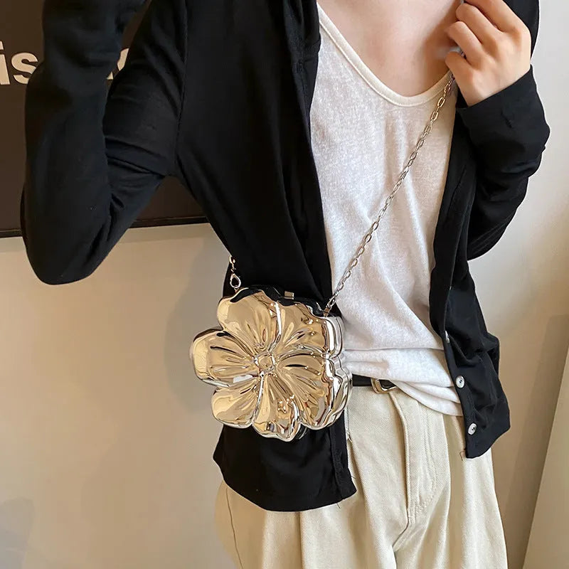 Round acrylic crossbody bag in silver with chain strap, 15x17.5x5.5cm, retro style