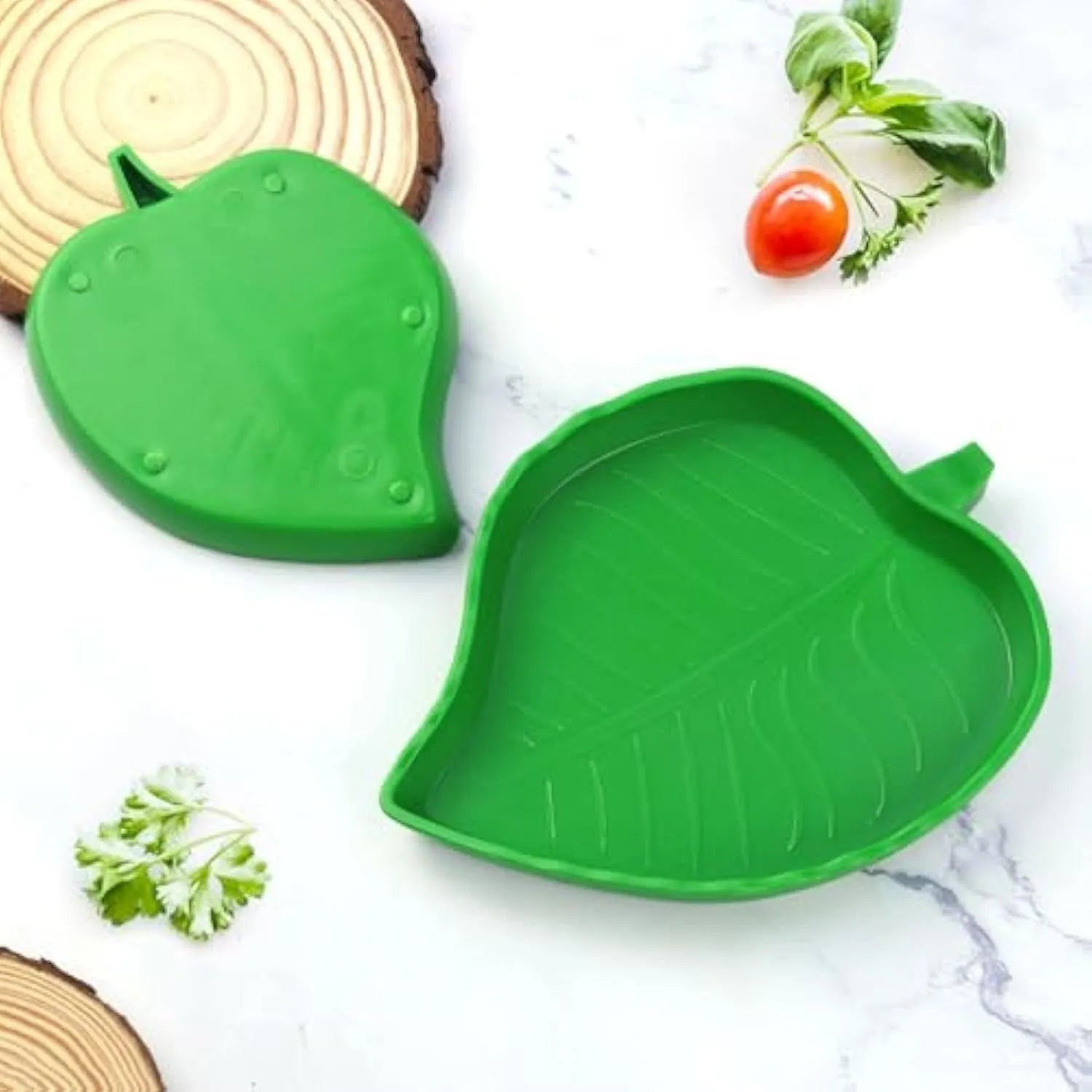 2 pcs leaf-shaped reptile food and water bowls in large and small sizes, made from plastic