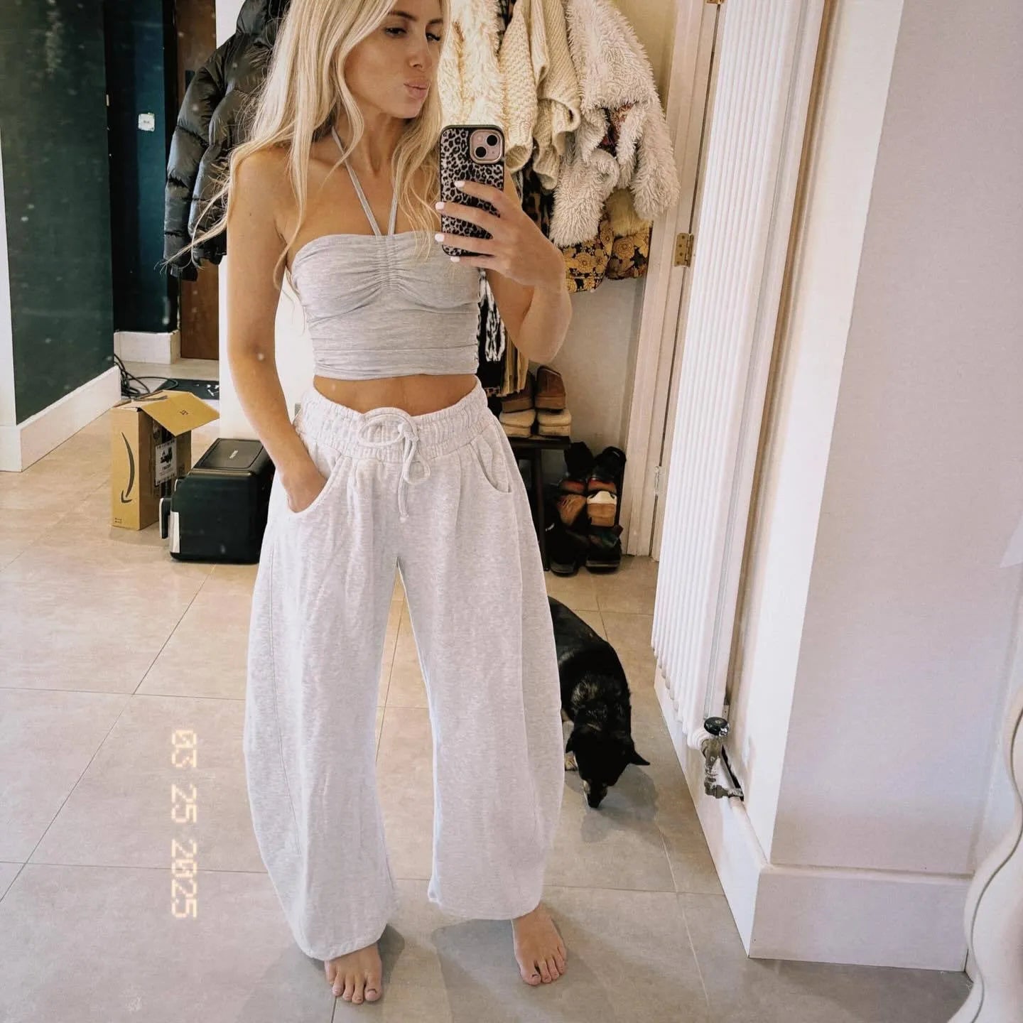 Cotton loose cropped sweatpants with elastic waist in seven colour options including apricot and army green