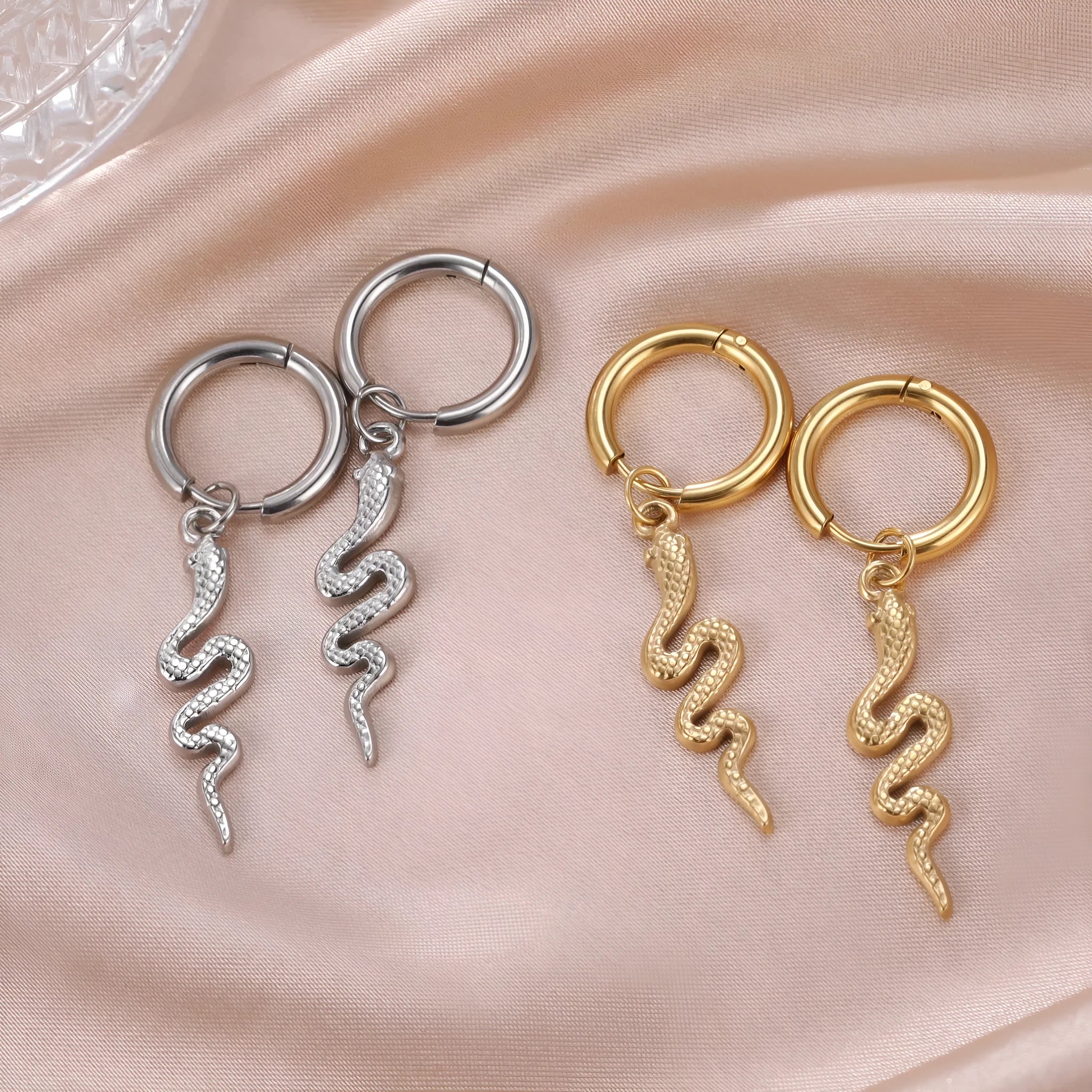 Vintage snake earrings with 18K gold-plated stainless steel and ear clip design