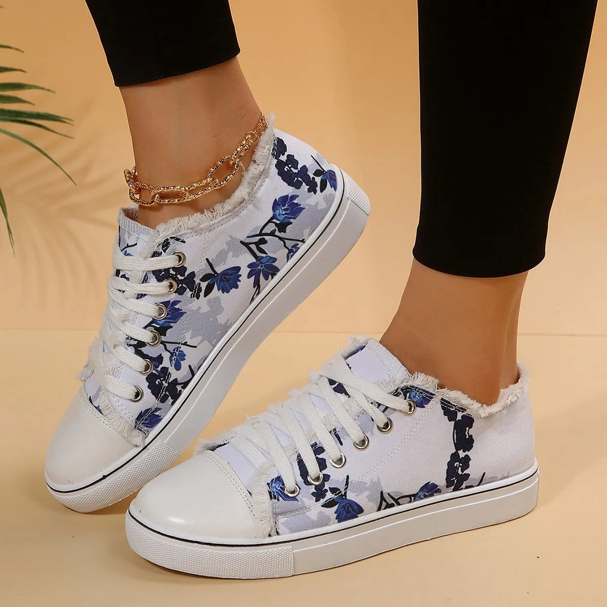 Casual flat canvas lace-up shoes with flower print, low-top, rubber sole, stitching detail, women walking loafers