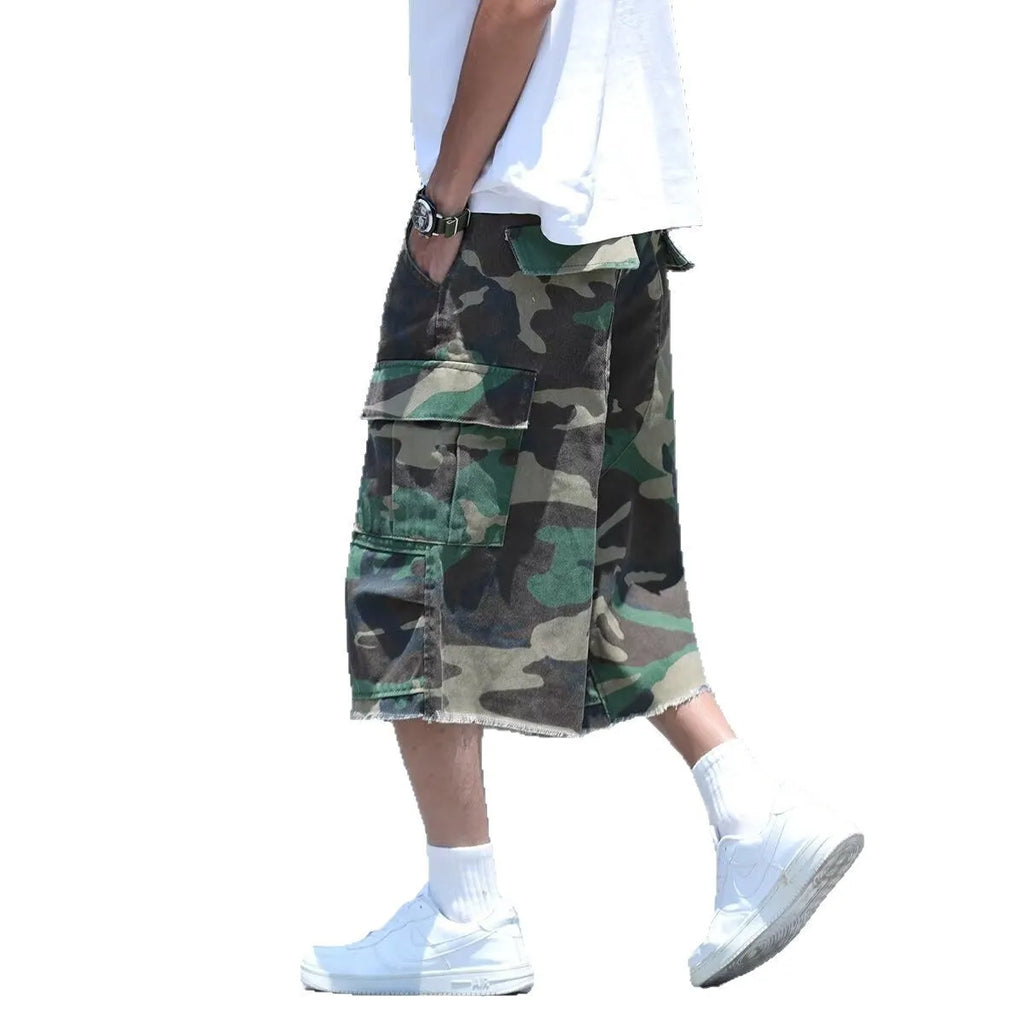 American retro workwear camouflage shorts in loose fit with cropped length