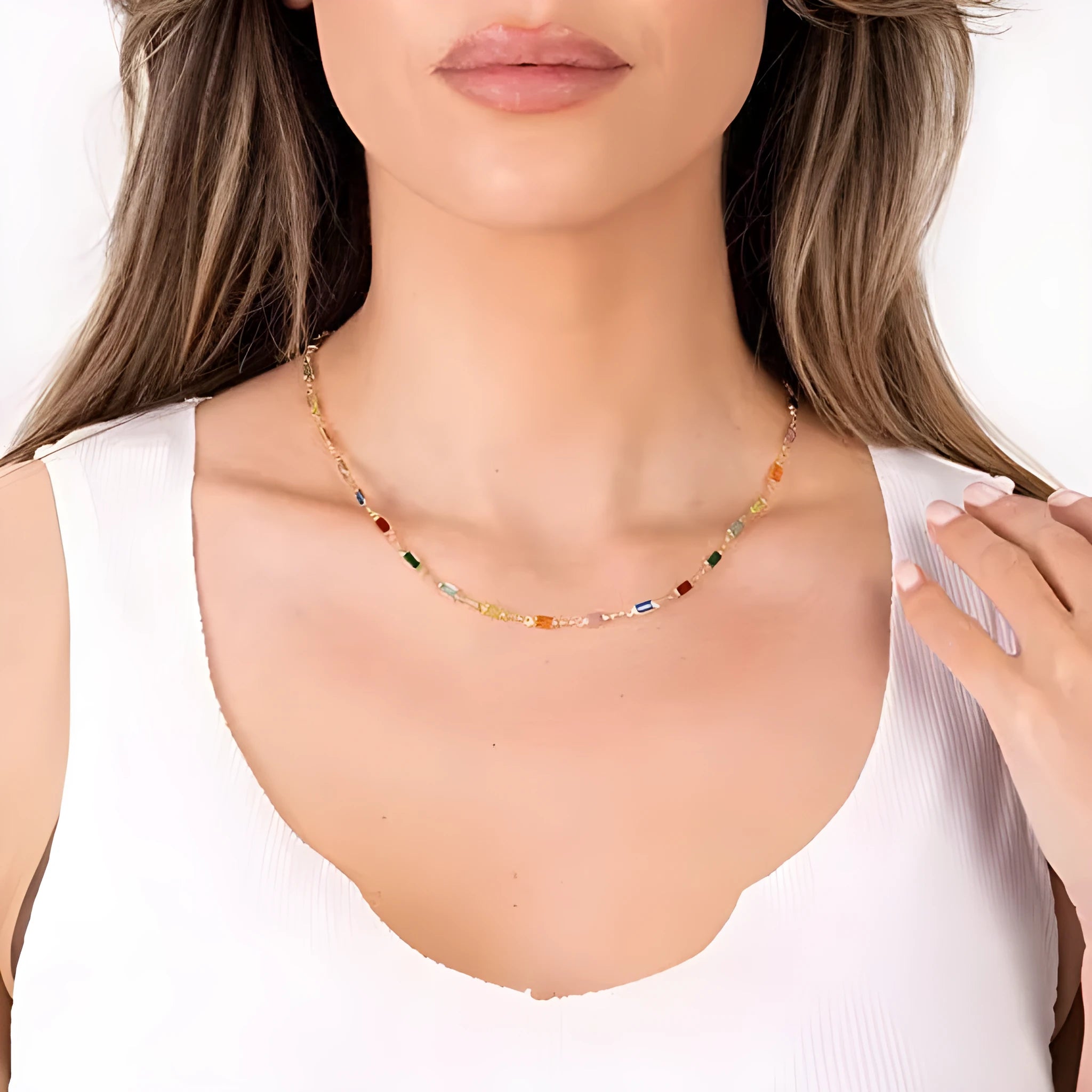 Geometric pendant crystal necklace on an adjustable alloy chain.