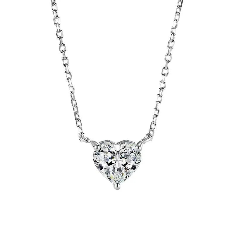 Women's silver-coloured copper necklace with heart-shaped pendant in simple refined grace style