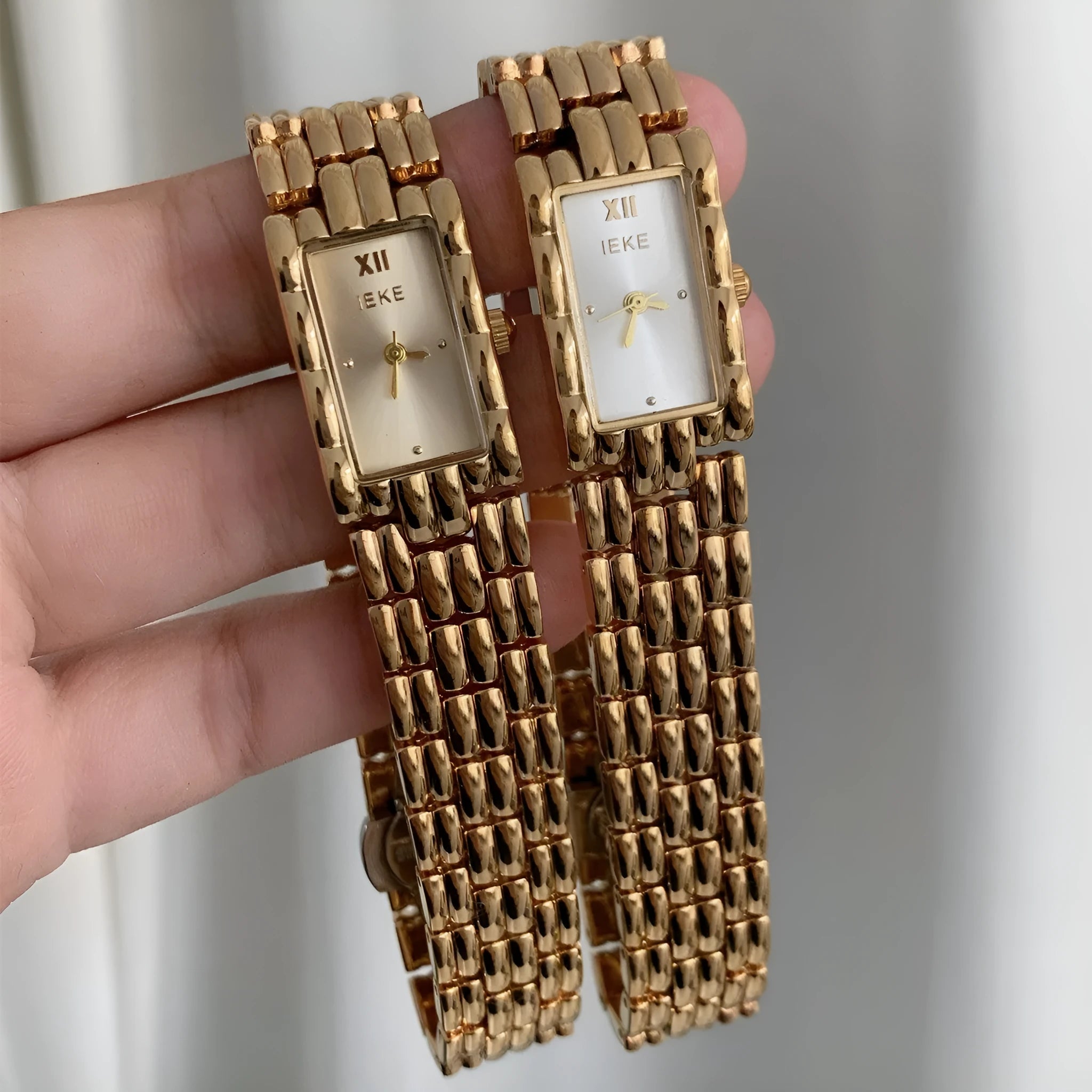 Women's antique-style bracelet watch with butterfly clasp in silver or gold with white or grey dial faces