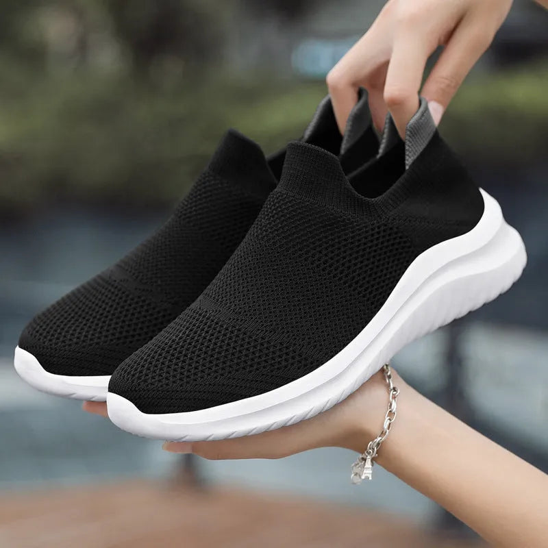 Men's breathable mesh running shoes with MD sole, available in multiple colours, side view on white background