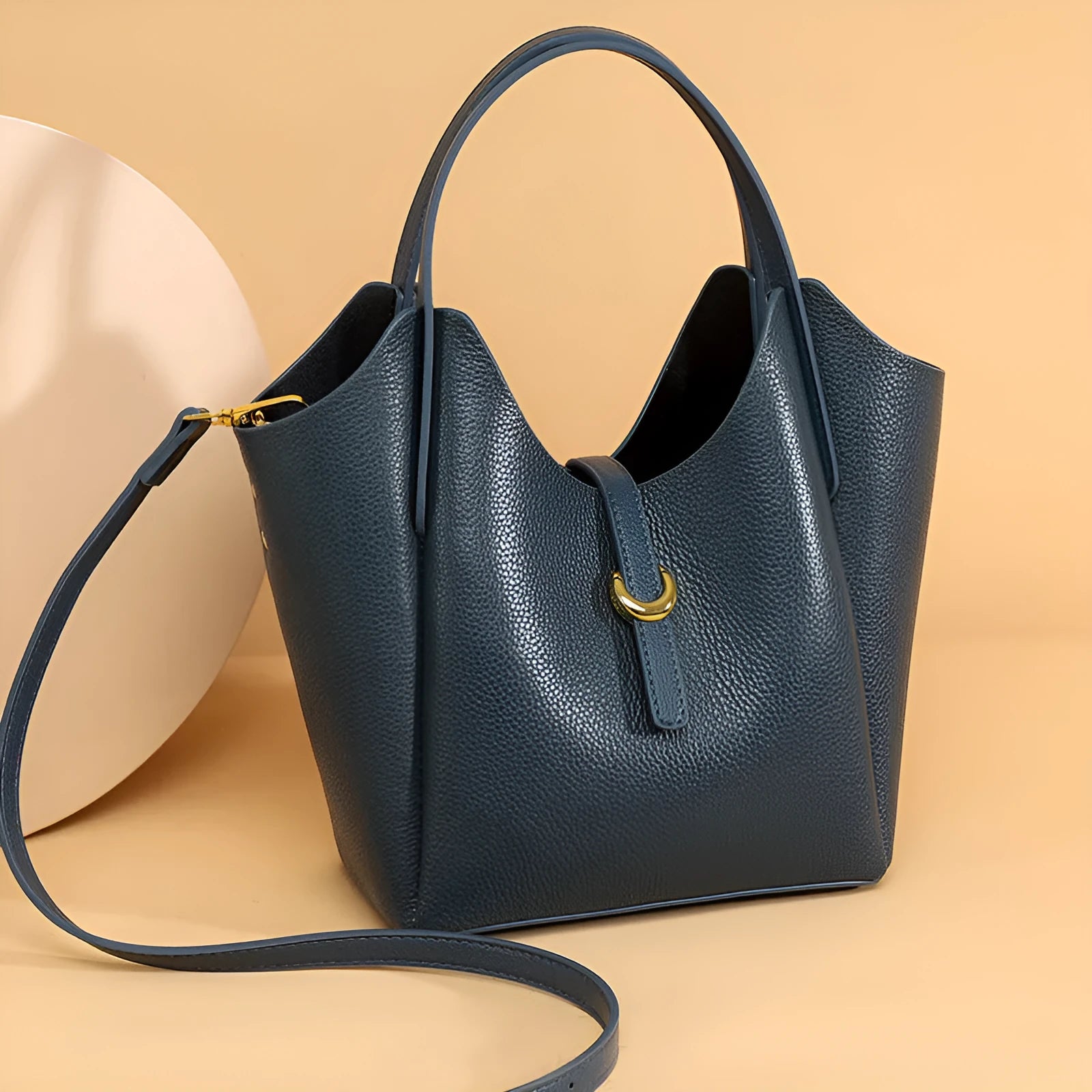 Genuine leather women's hand holding bucket bag in retro style with large capacity