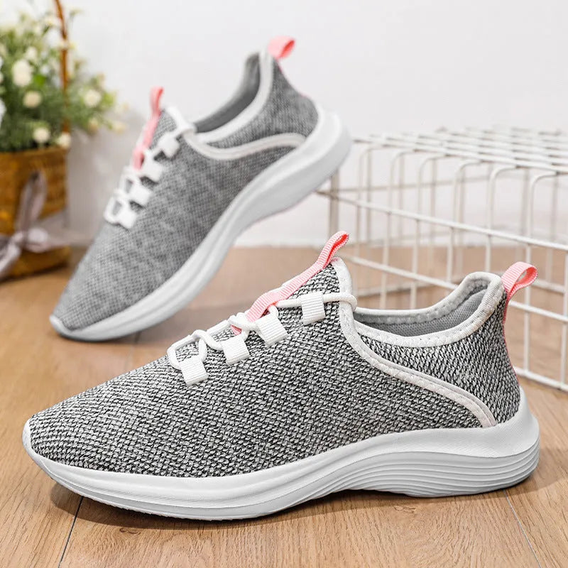Women's low-top casual sneakers in black with flyknit mesh upper and lace-up front.