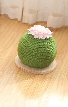 Cactus-shaped vocal cat toy with grinding paw surface and three colour options on a floor