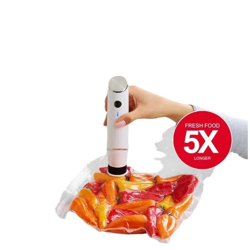 White USB electric suction pump with food-grade vacuum storage bags for kitchen food preservation