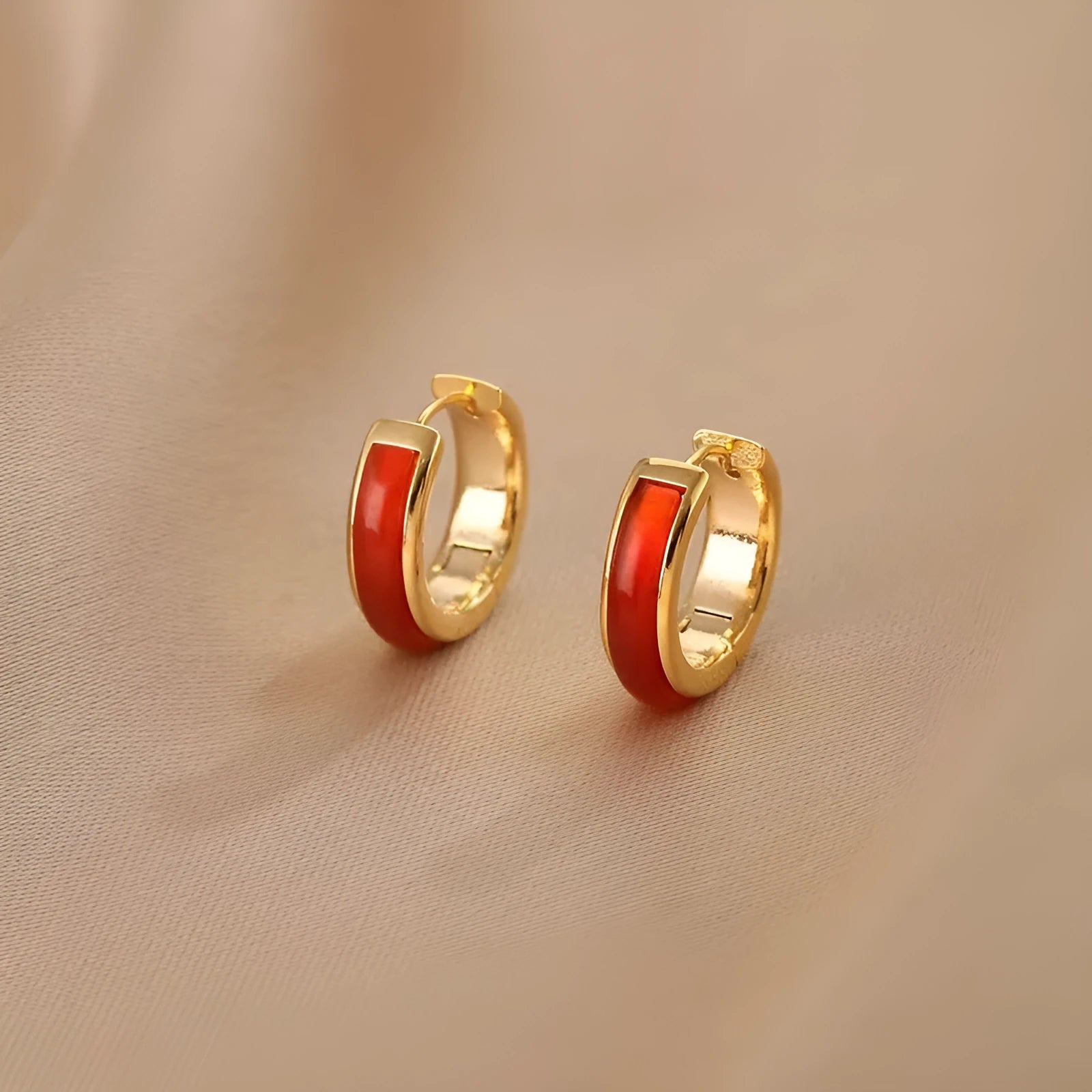 Water ripple pattern copper ear clip in gold red colour, unisex casual style