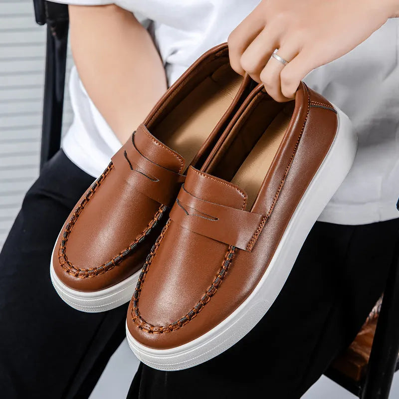 Men's casual British style leather shoes with round toe in PU material.