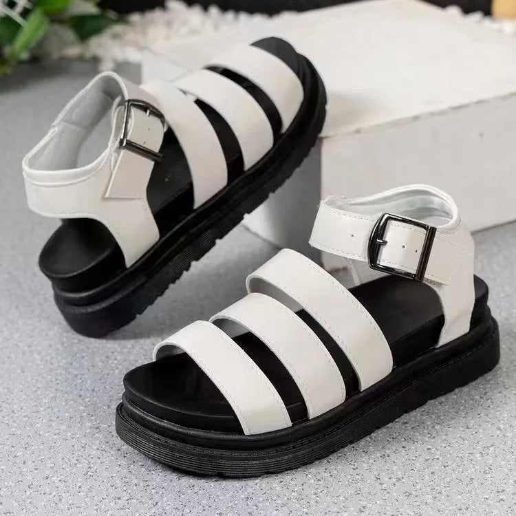 Black thick-soled casual sandals with an adjustable strap buckle on a white background.