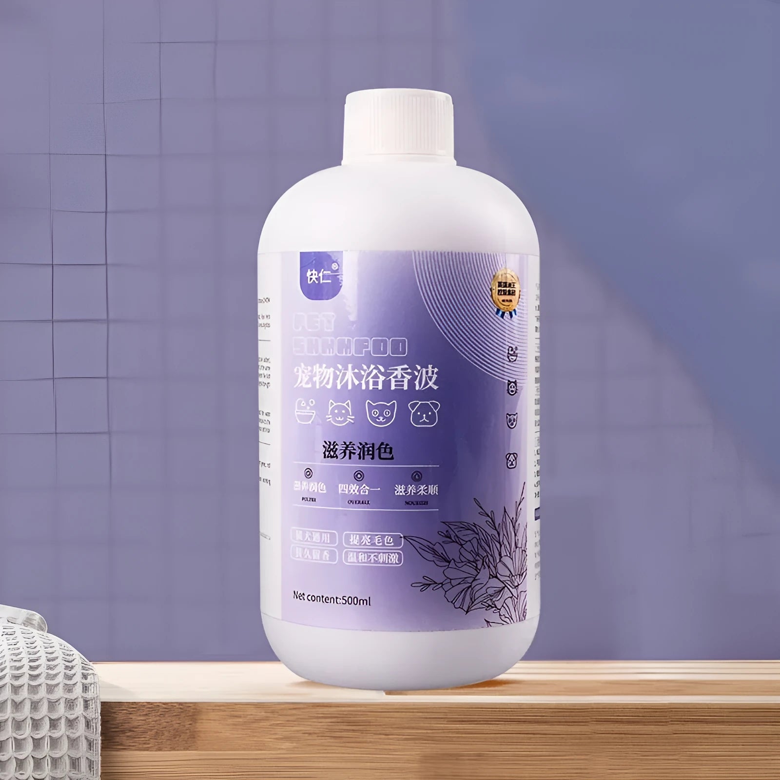 500ml bottle of Nourishing and Polishing antibacterial pet shower gel for dogs and cats.