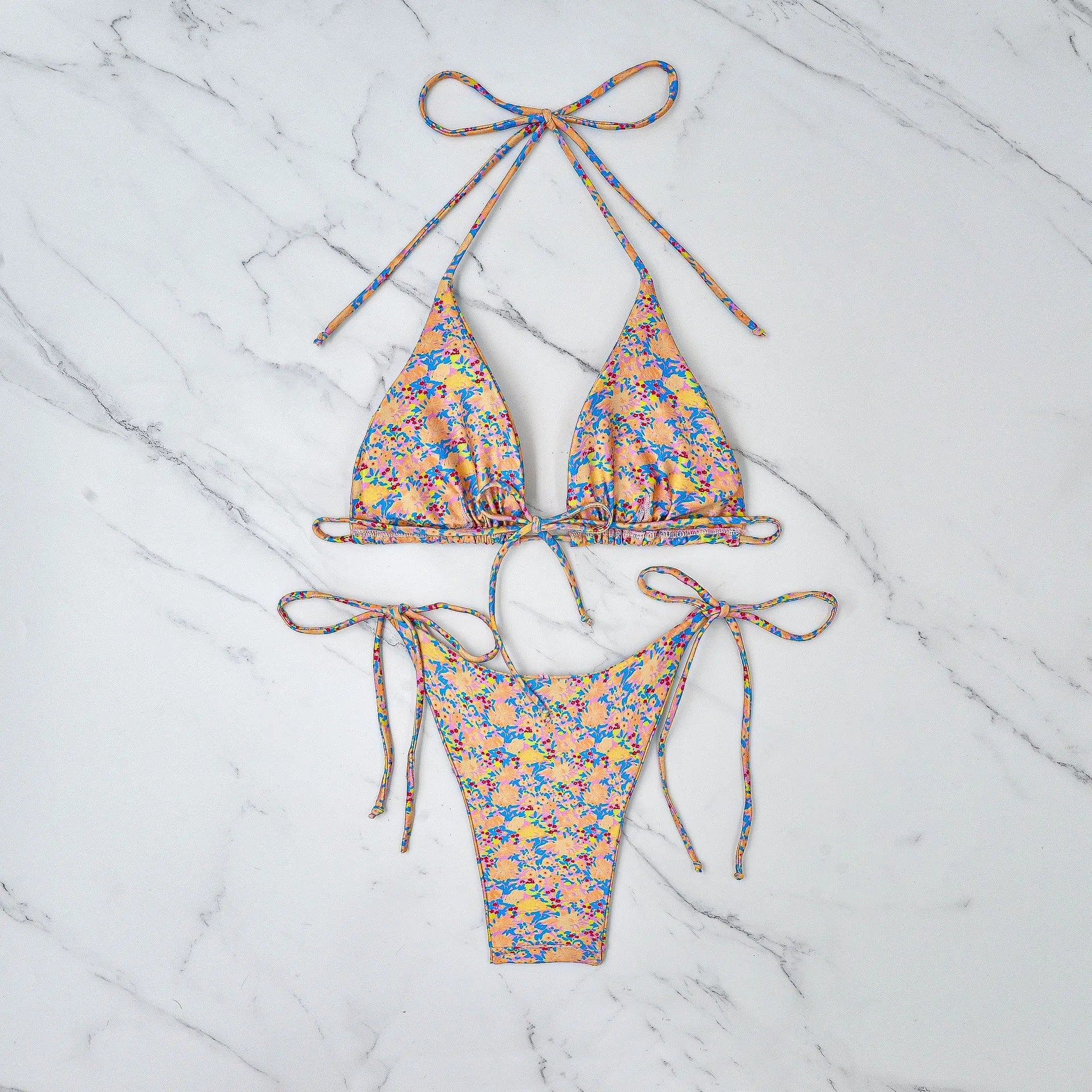 Lace-up bikini swimsuit in picture colour with backless design and split briefs for swimming sports