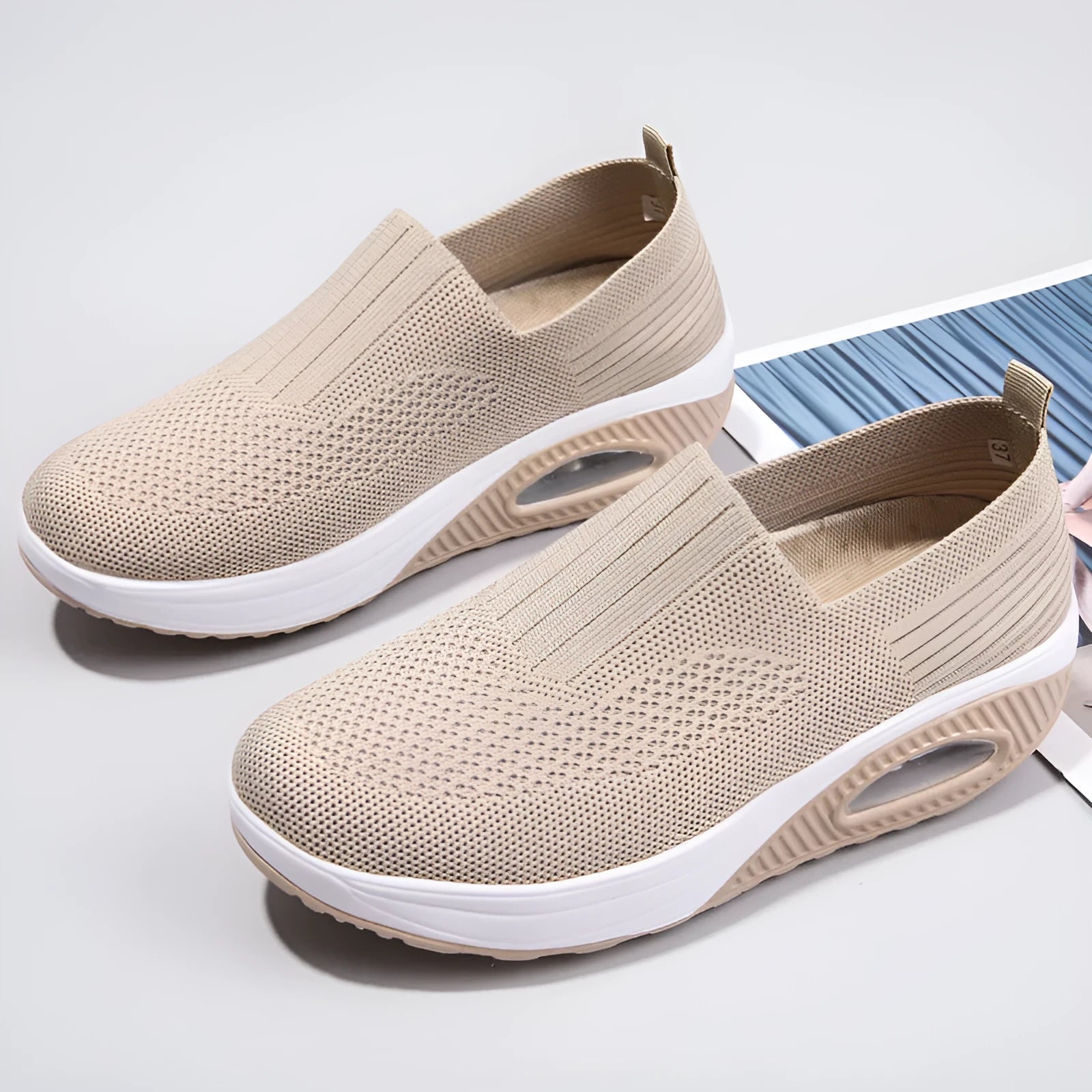 Women's air cushion non-slip flying woven shoes in solid colour, low top with mesh upper and EVA sole
