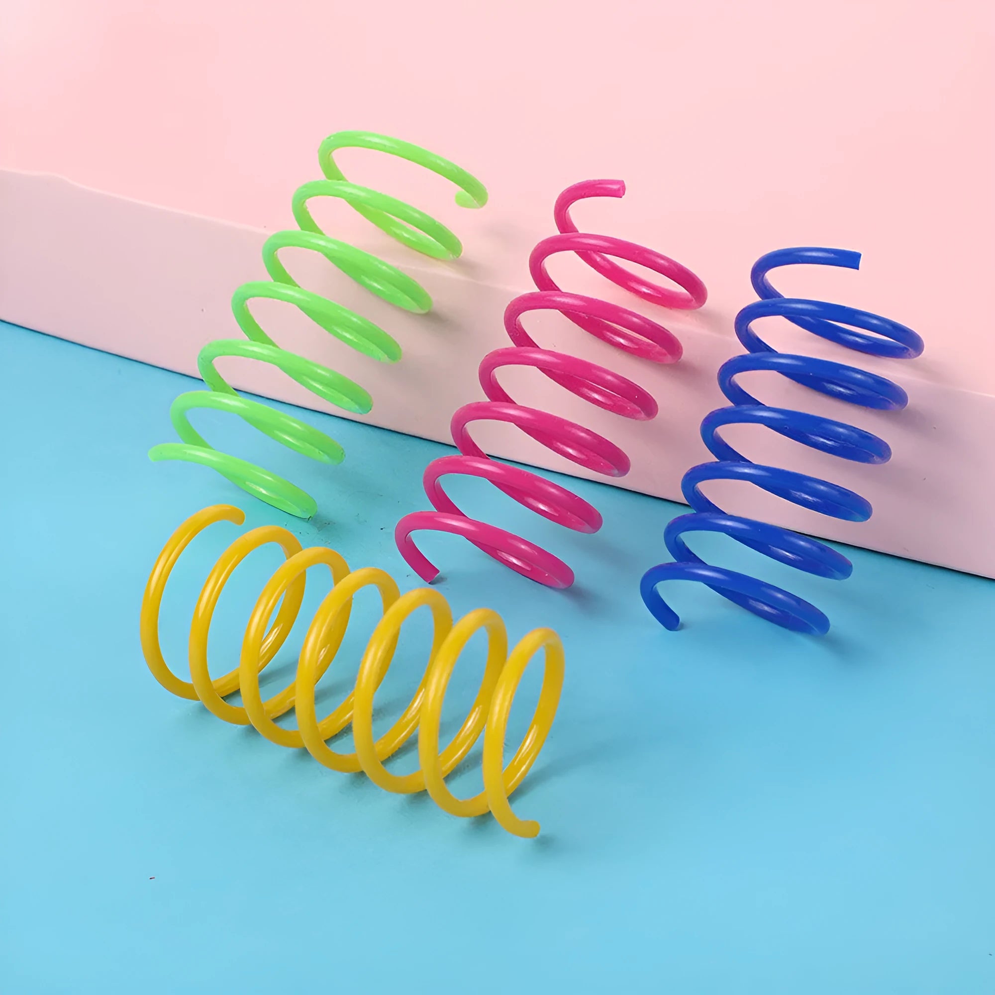 Mixed colour plastic self-beating cat spring toy 5.5cm bite-resistant for interactive play