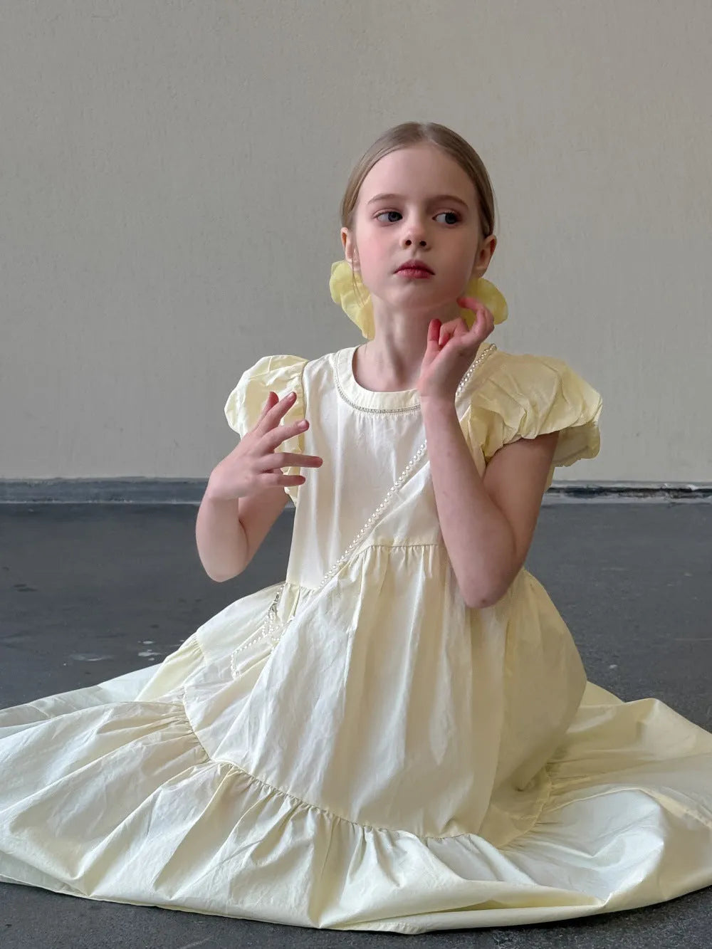 Light yellow cotton princess dress with short puff sleeves and pearl chain for girls, summer style