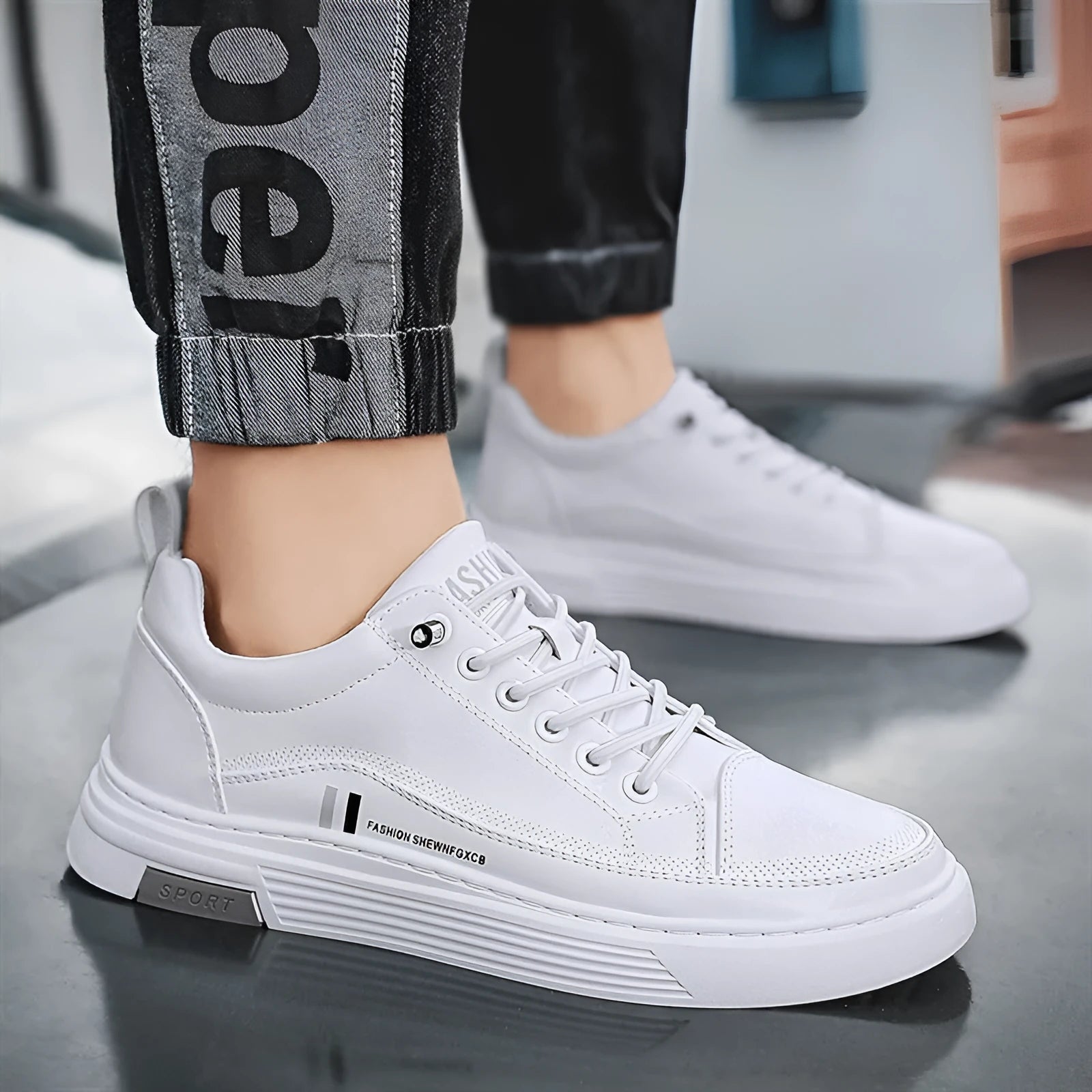 Men's white low-top skateboard shoes with elastic band and round toe stitching details