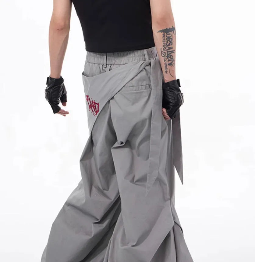 Boy modelling black wide-leg Korean-style summer pants on a casual backdrop.