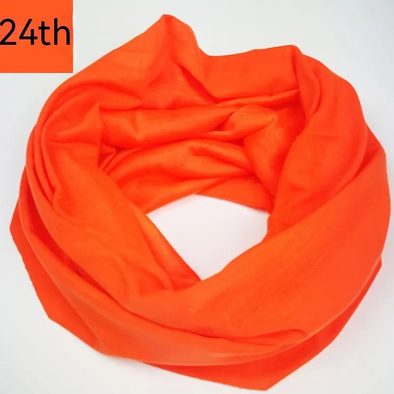 Seamless polyester headscarf for outdoor sports in a choice of colours.