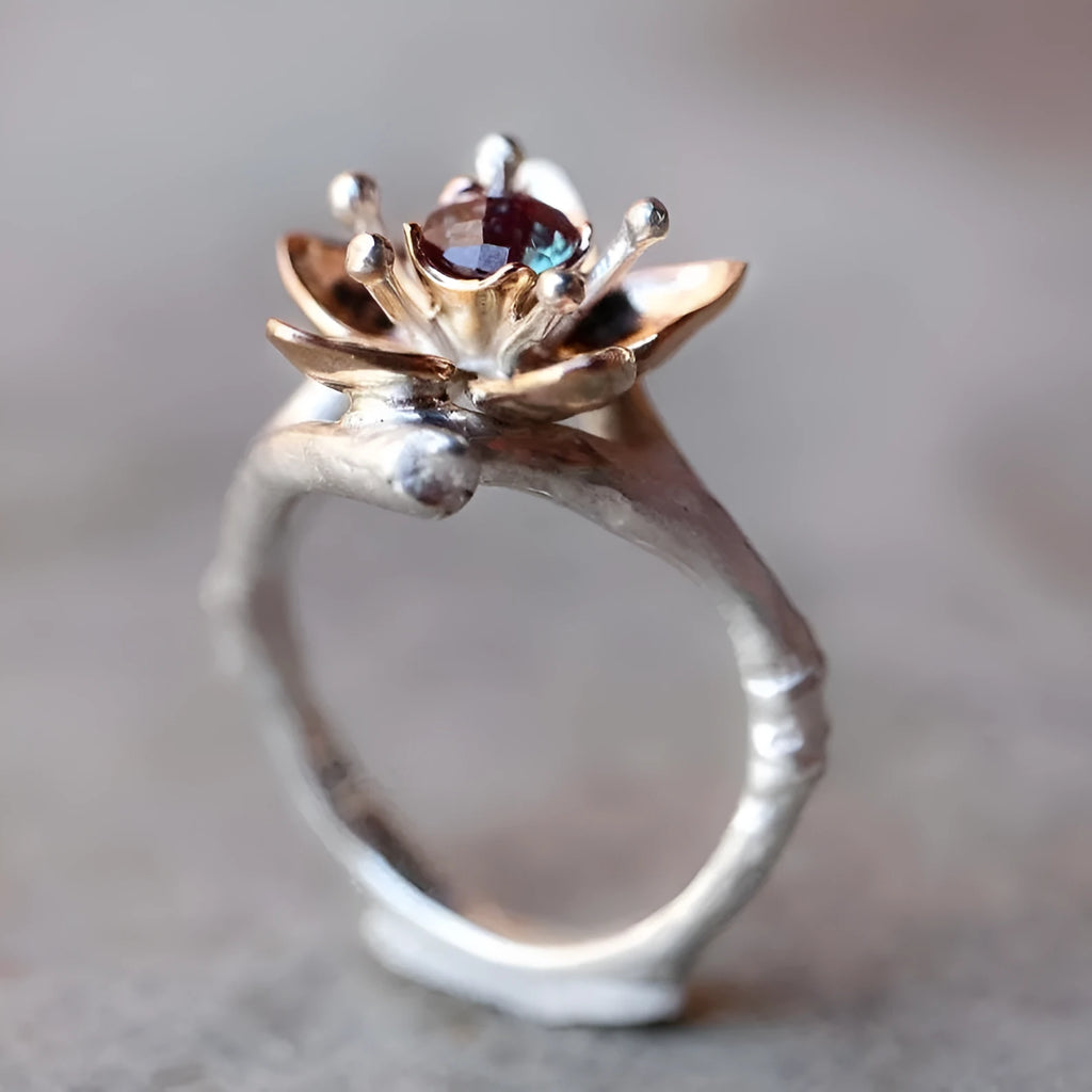 Two-tone floral women's alloy ring with geometric shape on silver background