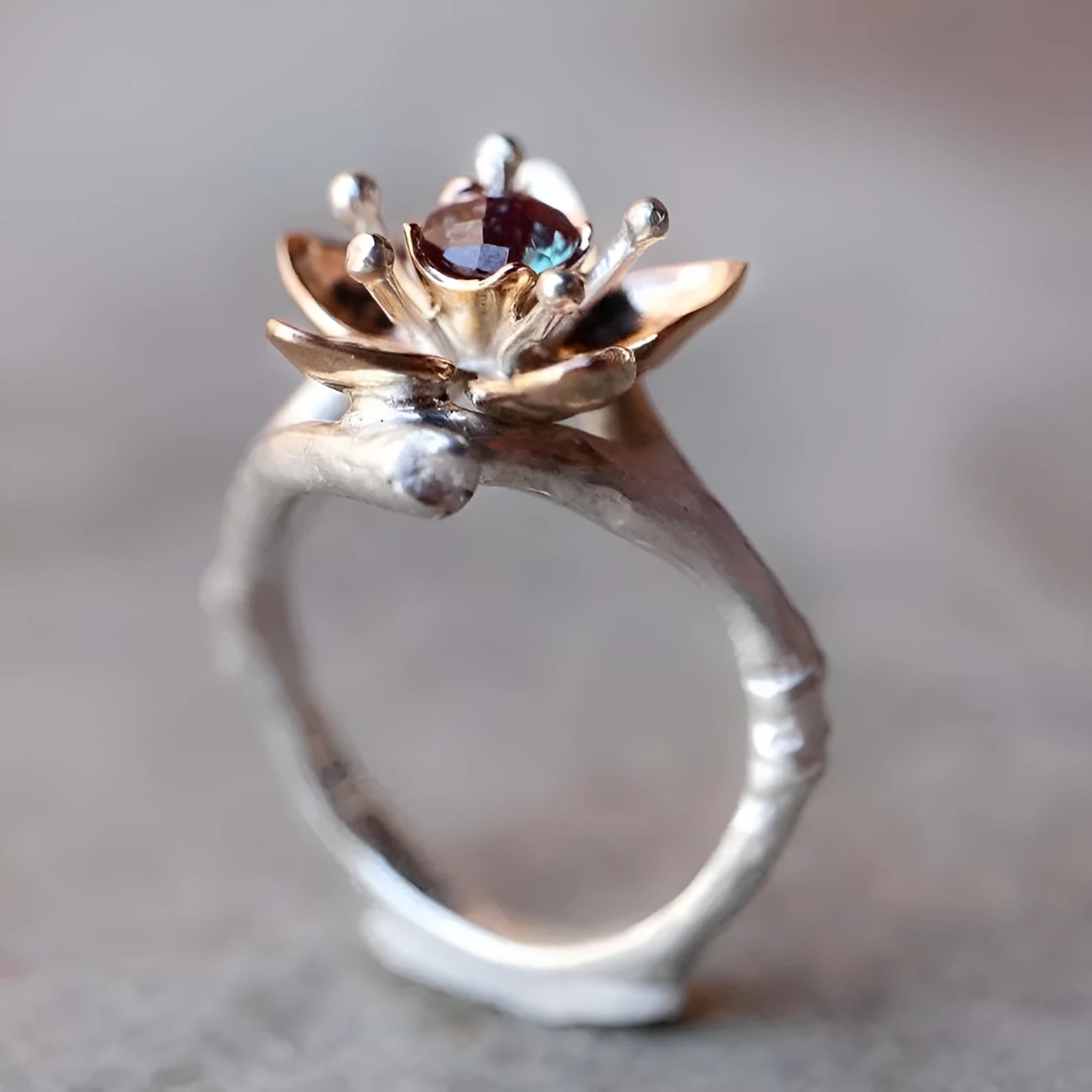 Two-tone floral women's alloy ring with geometric shape on silver background