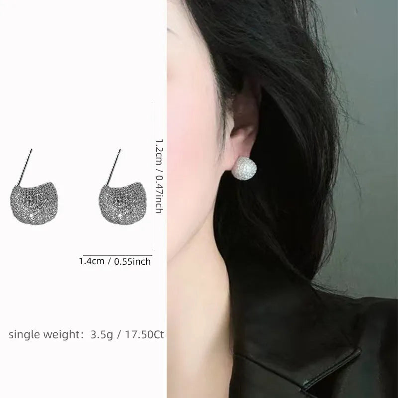 Gold and white geometric drop earrings with diamond-effect golden beans ear clips and sphere details
