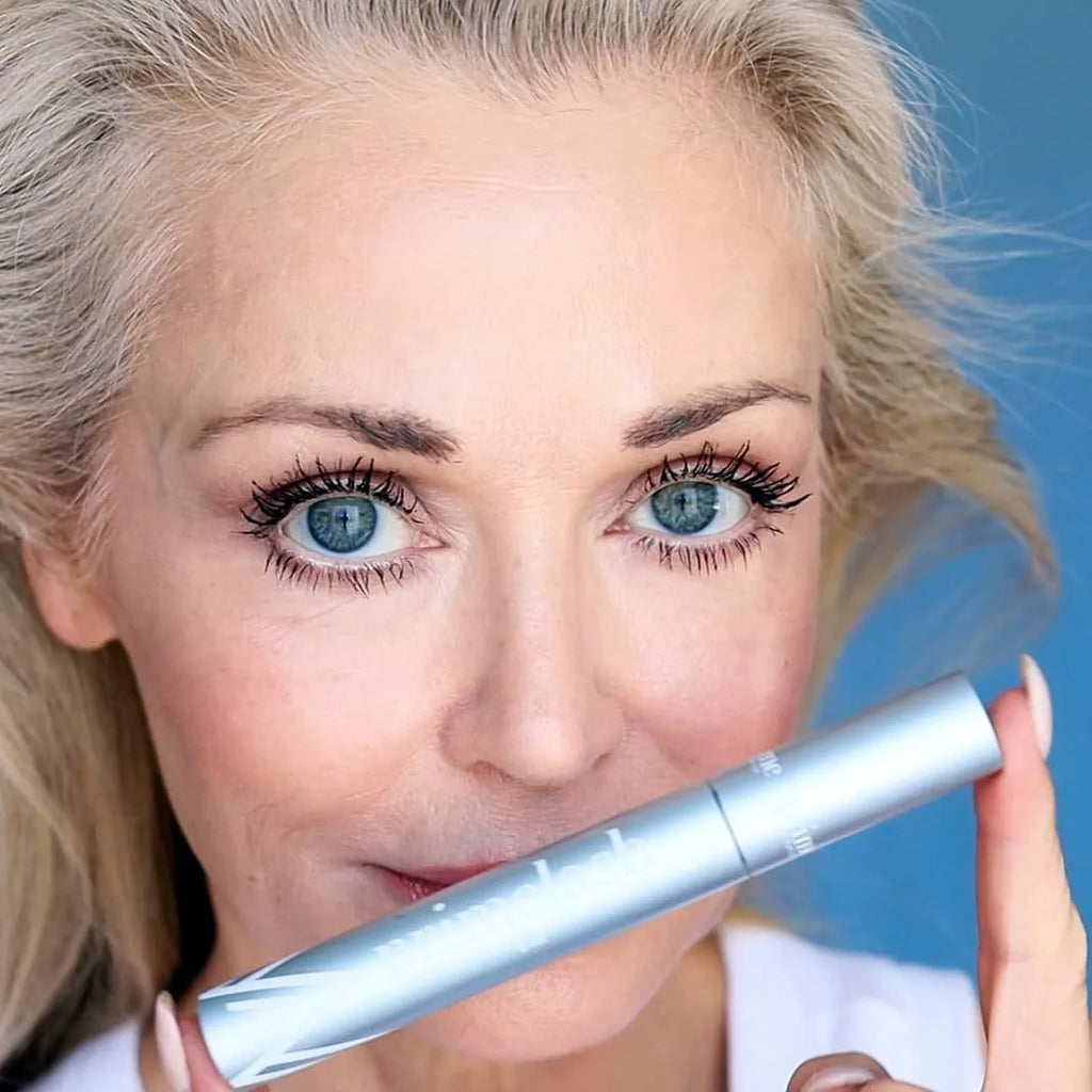 Black eyelash brush and comb beauty tool with 0.7g net content for lash styling