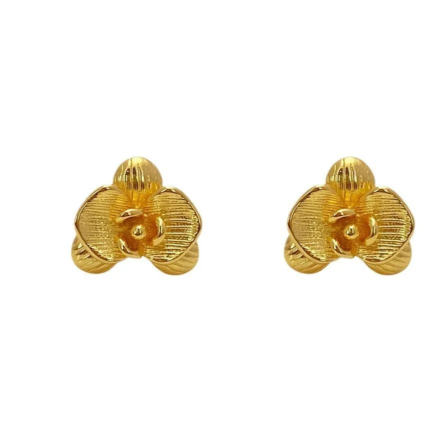 Retro flower earrings for women in electroplated copper with petal design, available in gold or silver colour