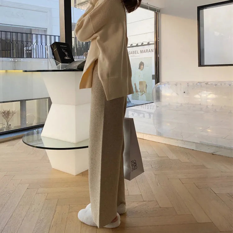 Women's knitted wide-leg high waist trousers in straight cut with drop hem design