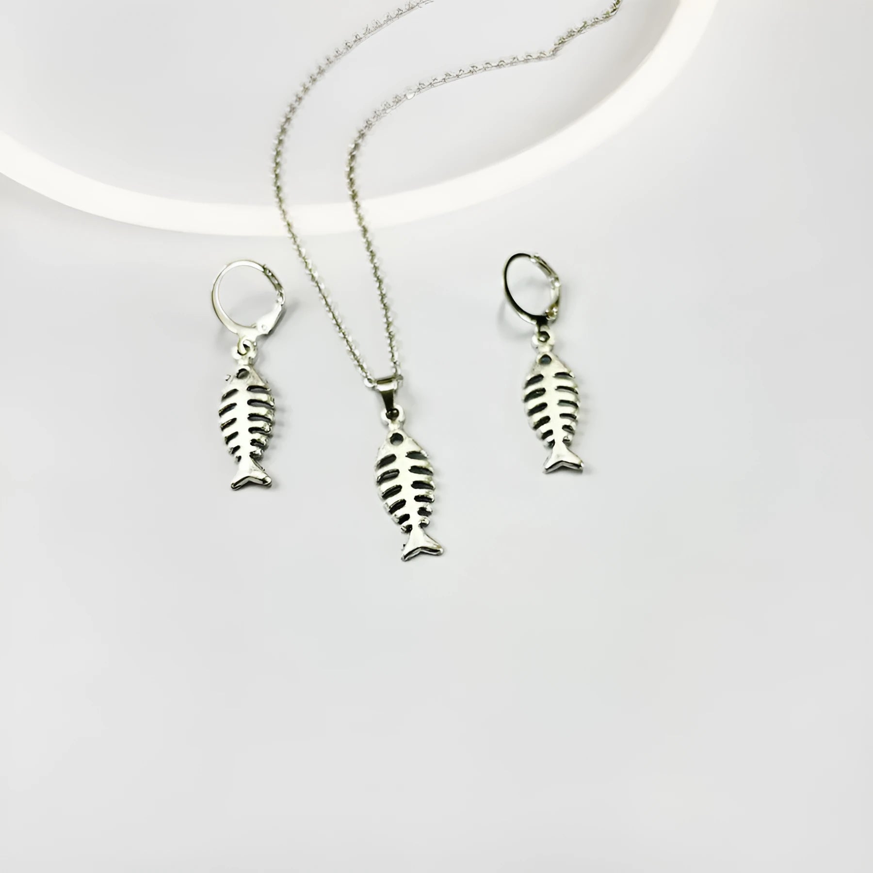Women's fishbone pendant earrings with adjustable O-shaped chain in retro alloy jewellery set