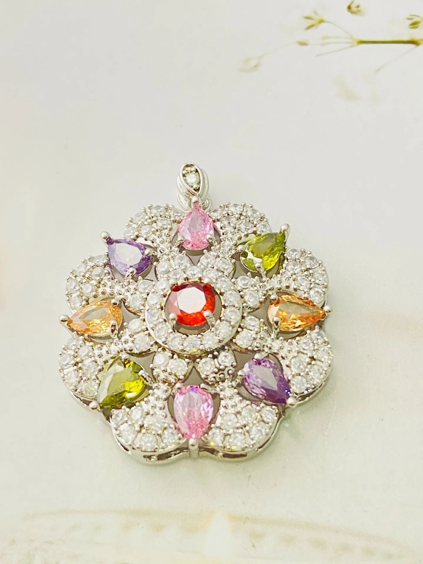 Women's colourful zircon flower pendant necklace with electroplated metal finish