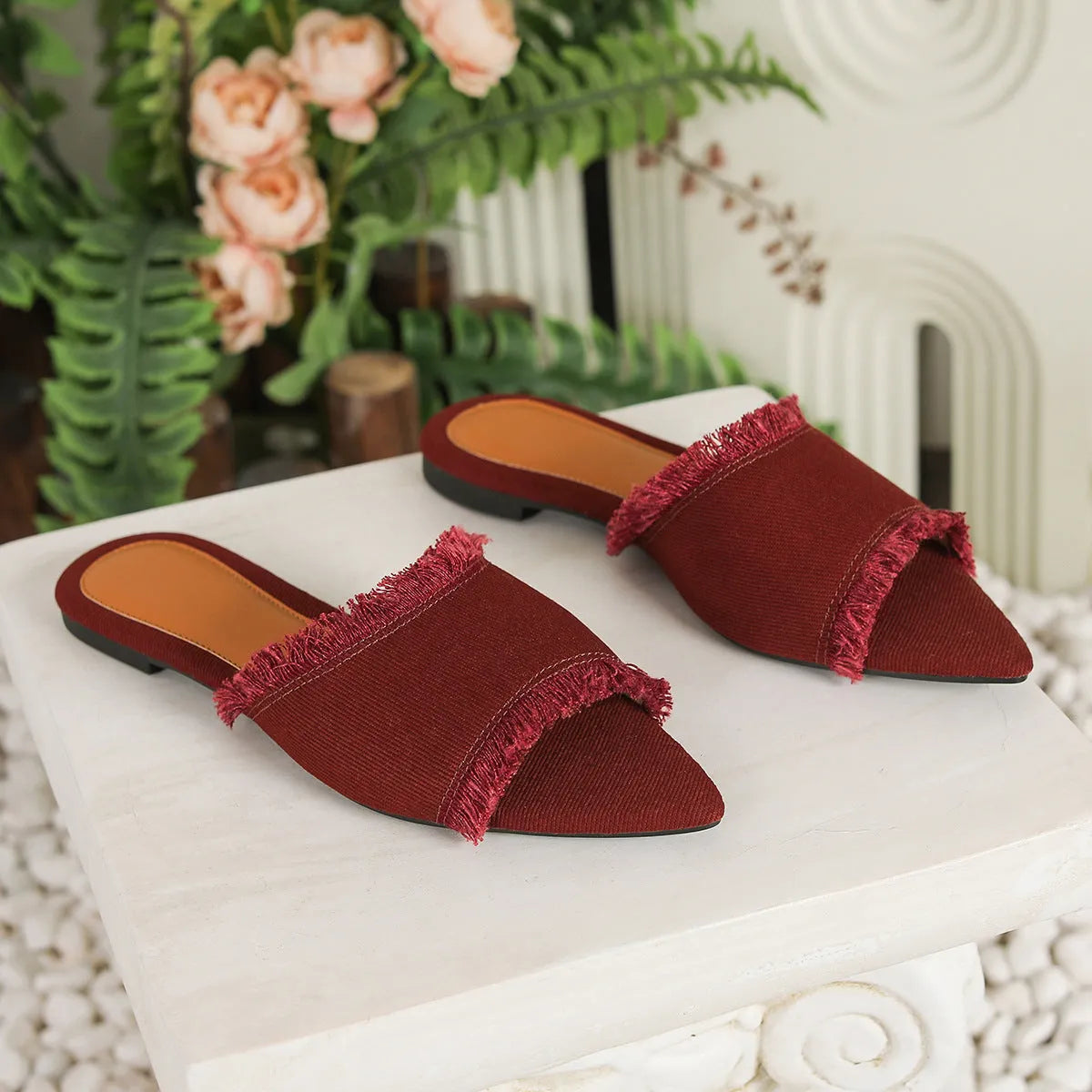 Women's flat denim slippers with a tassel detail and leather lining in apricot colour