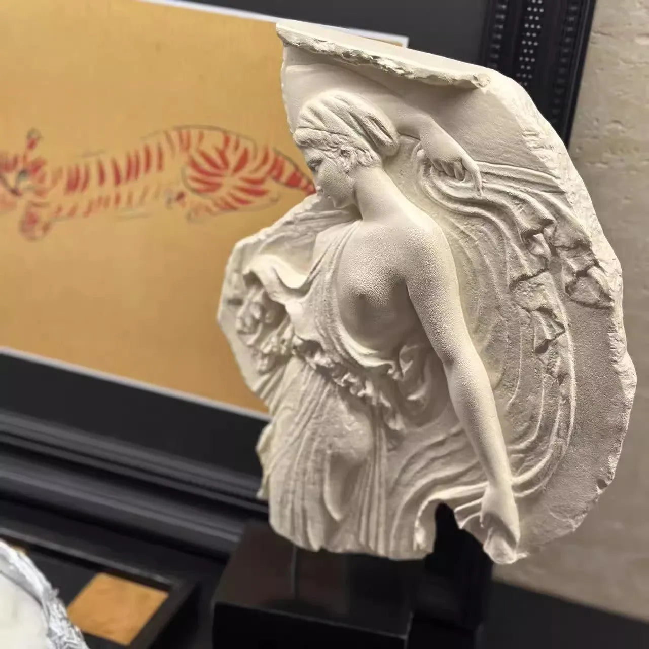 35cm tall wine goddess resin sculpture ornament with modern European design
