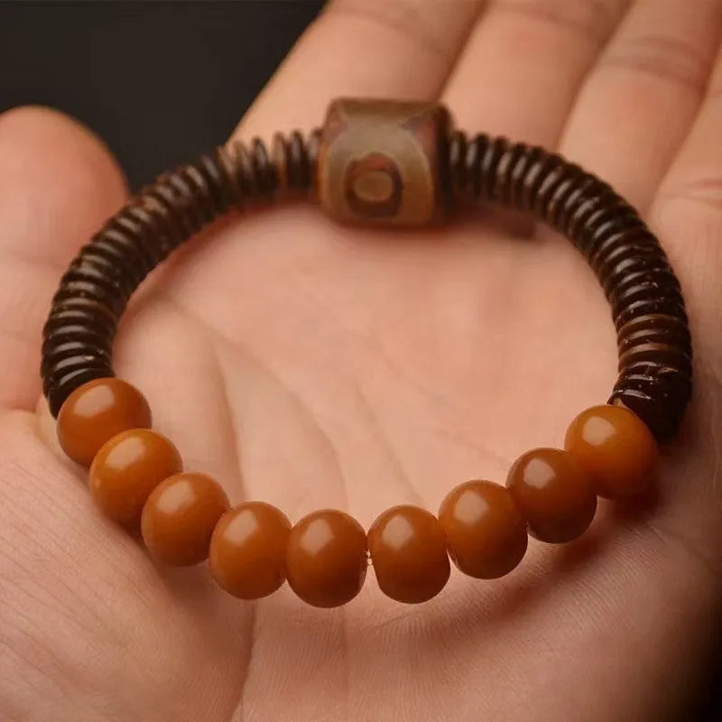 Single circle bodhi seed bracelet with polished 8x10mm drop-shaped beads in natural white colour
