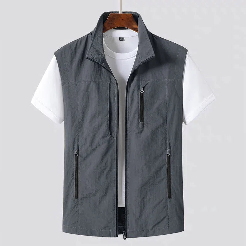 Breathable multi-pocket outdoor casual vest jacket in khaki, slim fit with zippered pockets and straight hem